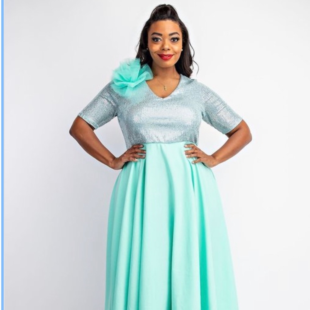 Elegant Mint Sequin Bodice Maxi Dress - V-Neck